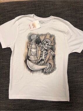 Del Sol Pirate Skull Color-Changing Tee NWT